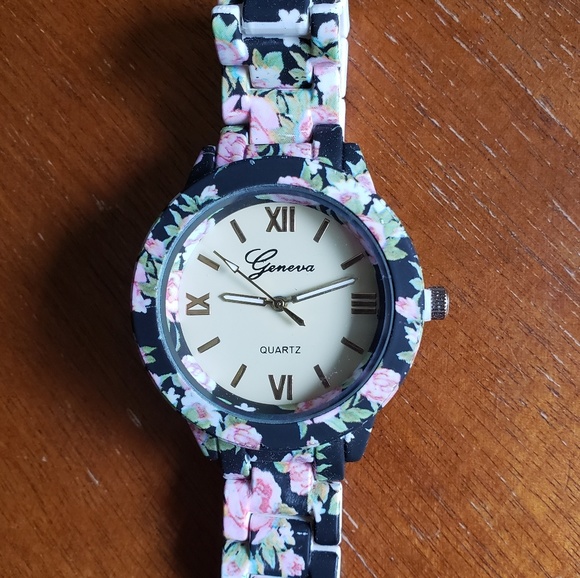 Womens Watches - Picture 3 of 4